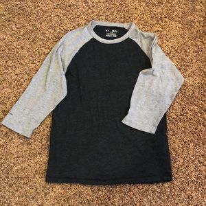 Under Armour Quarter Sleeve top